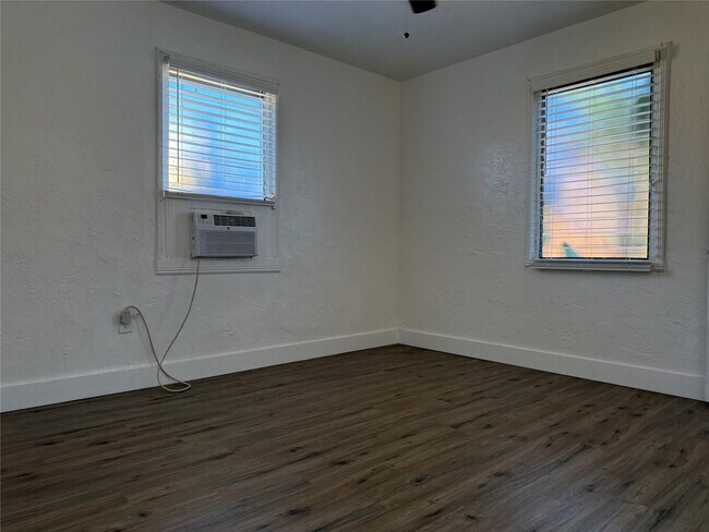 Building Photo - 1739 Moffett St