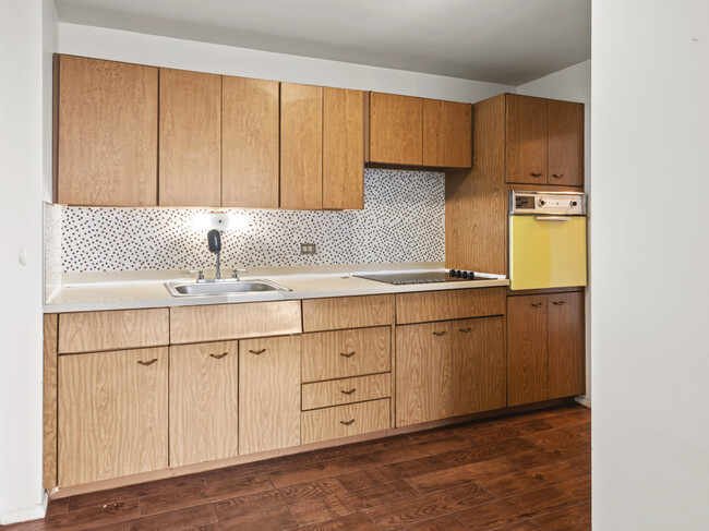 Building Photo - 4250 N Marine Dr