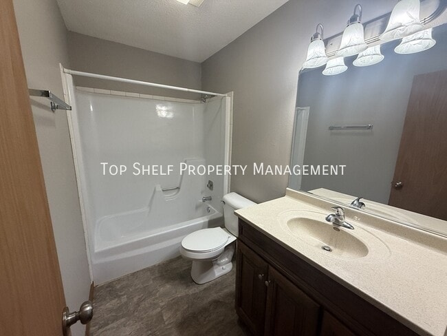 Building Photo - 2616 Beverly Dr