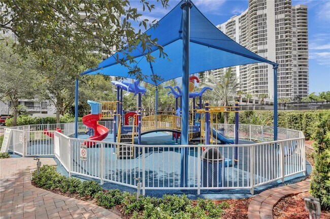 Building Photo - 19101 NE 36th Pl