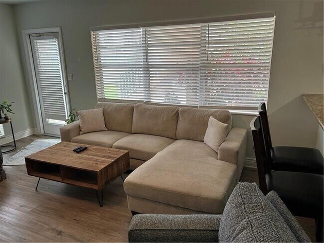 Building Photo - 2737 NE 28th St