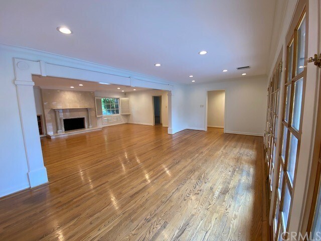 Building Photo - 4629 Forman Ave