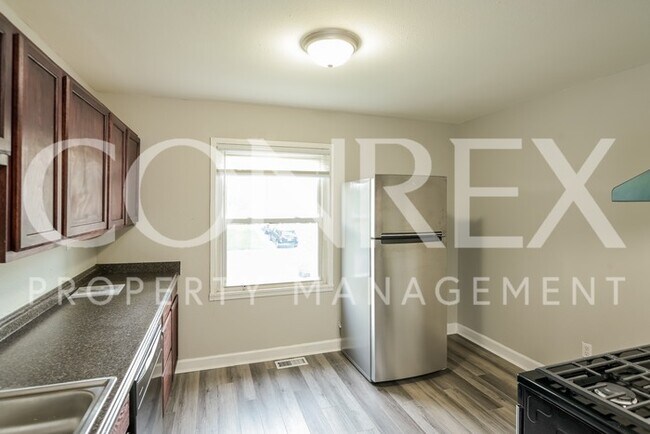 Building Photo - Cozy Four Bedroom