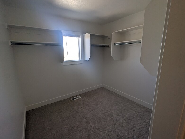 Building Photo - 616 W 650 N