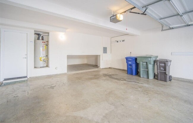 Building Photo - Modern Concord Townhouse 3/2.5 near BART &...