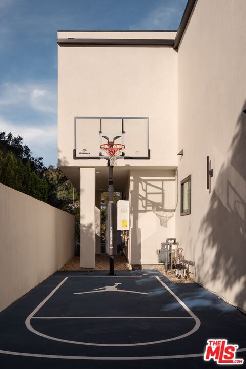 Building Photo - 2608 Zorada Dr