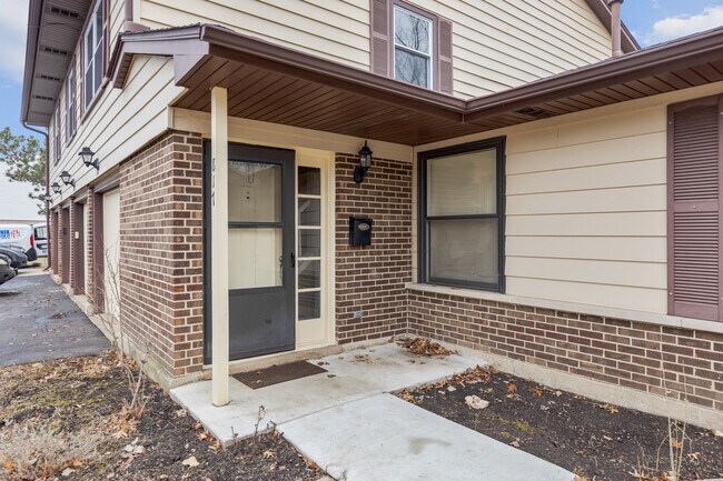 Building Photo - 817 Pahl Rd