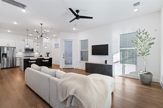 Building Photo - 9011 Wellspring Dr