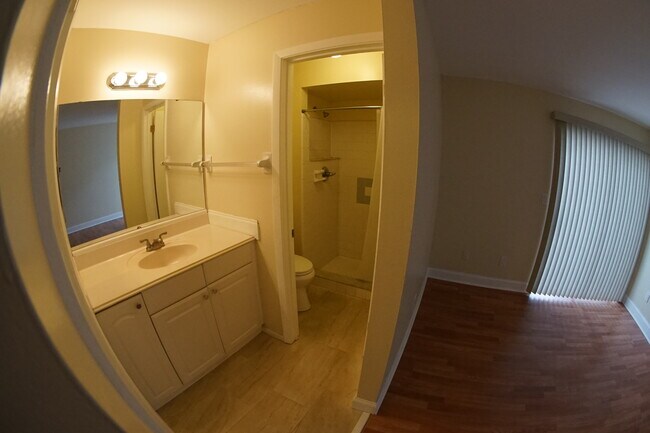 Building Photo - 6158 Sandcrest Cir