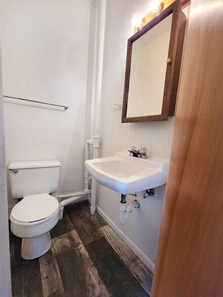 Building Photo - 503 6th St N