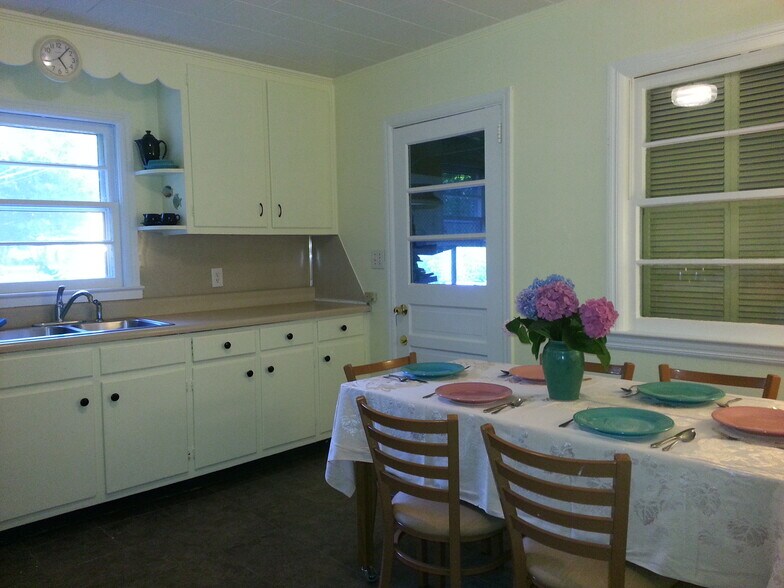 Building Photo - 223 Barclay Road