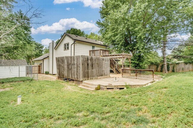 Building Photo - Completely renovated 4 bedroom, 3 bathroom...