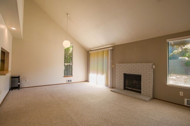 Building Photo - Spacious Langley Condo with Private Rear Y...