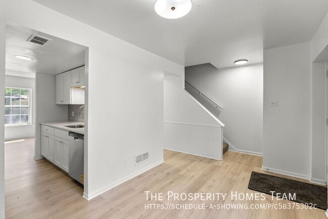 Building Photo - 8774 Tamar Dr
