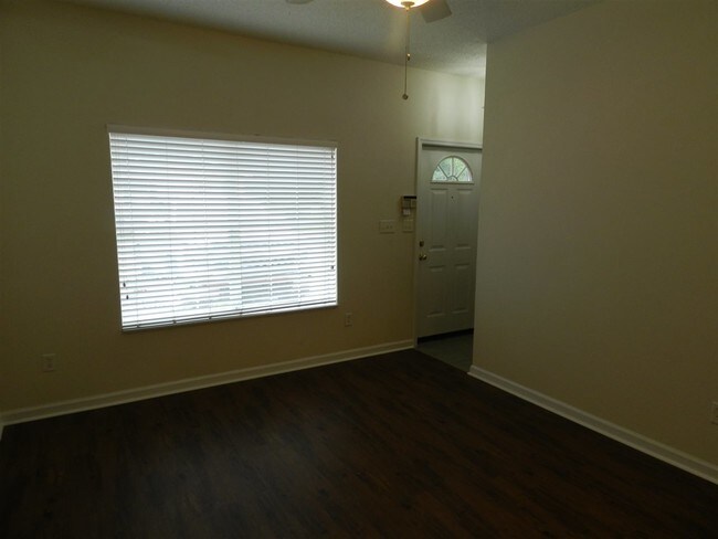 Building Photo - 2388 Parrot Ln