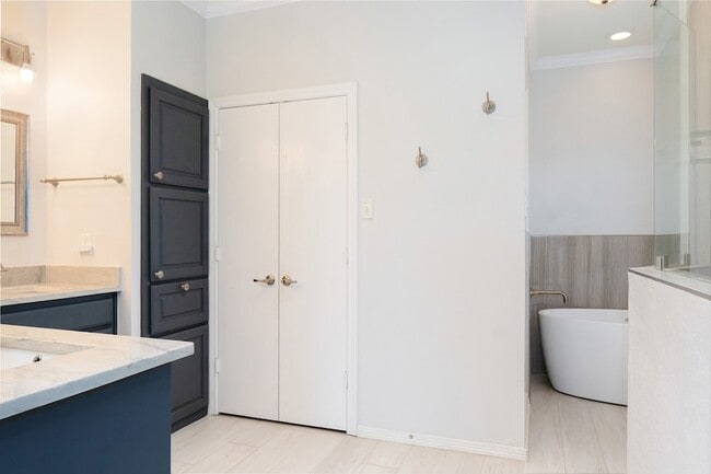 Building Photo - 115 Kenwick Ct