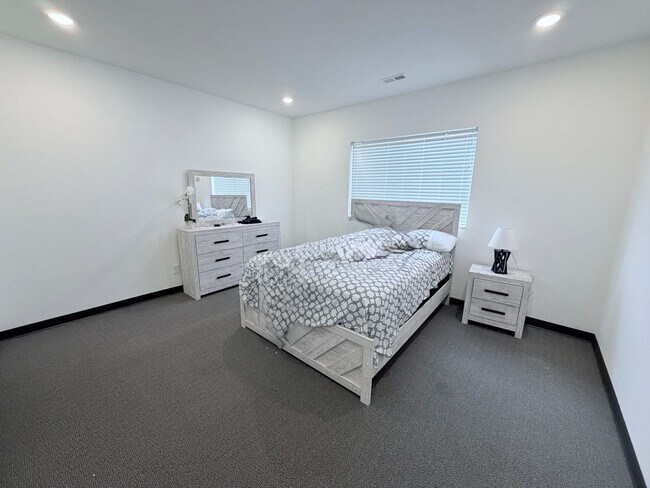 Building Photo - 385 S Clinton Ave