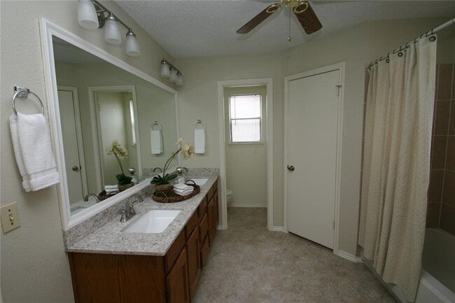 Building Photo - 4203 Dauphine Dr