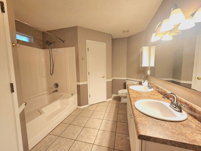 Building Photo - 3314 Marion Oaks Way