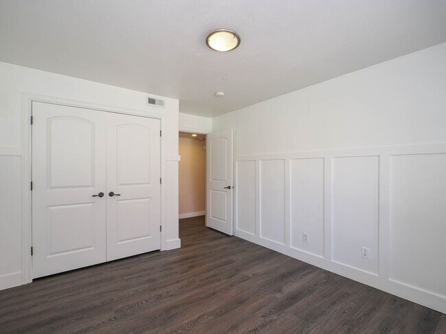 Building Photo - GROUND LEVEL CONDO UNIT