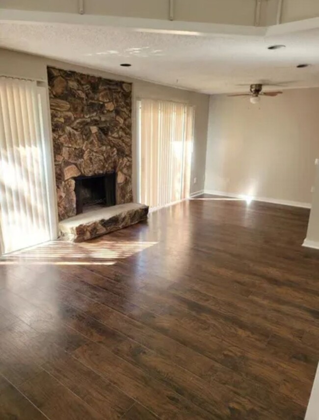 Building Photo - 361 Hickory Hill Dr