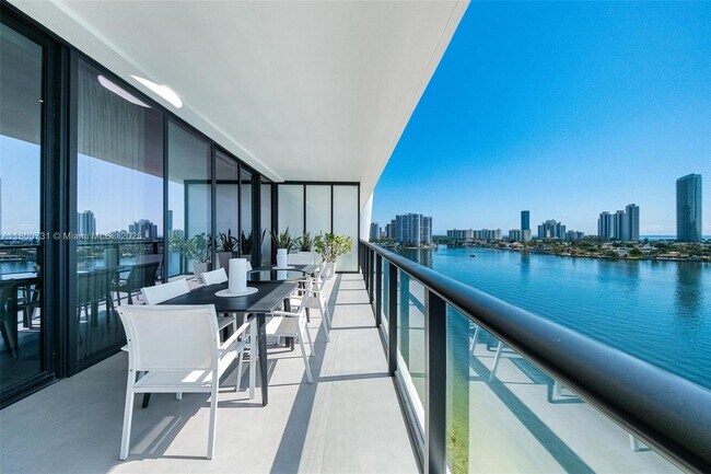 Building Photo - 5500 Island Estates Dr