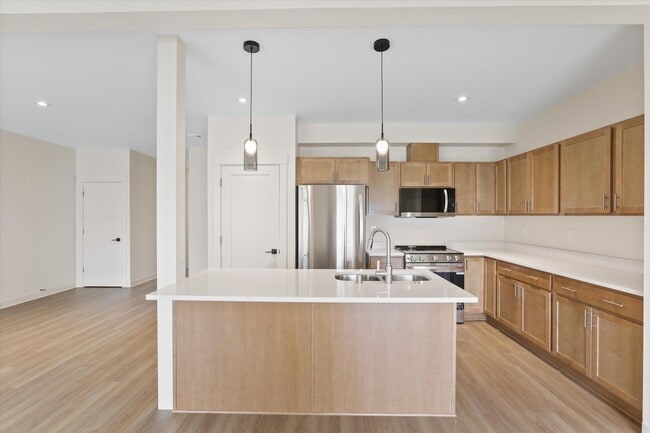 Building Photo - 4107 E 28th Ave