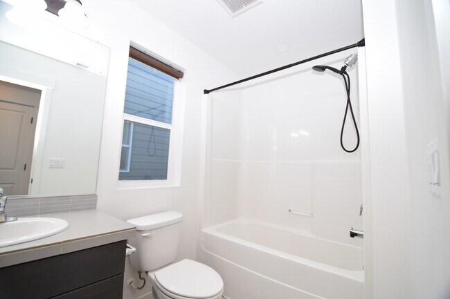 Building Photo - 828 S 24th Ave