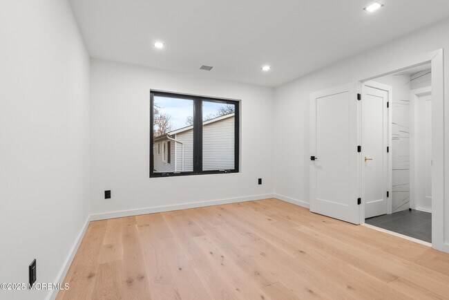 Building Photo - 459 Harnell Ave