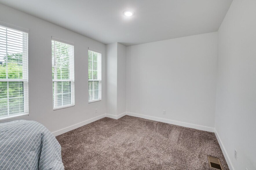 Building Photo - 2325 Budd St