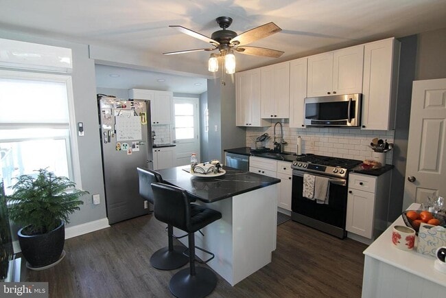 Building Photo - 6161 Lawnton St