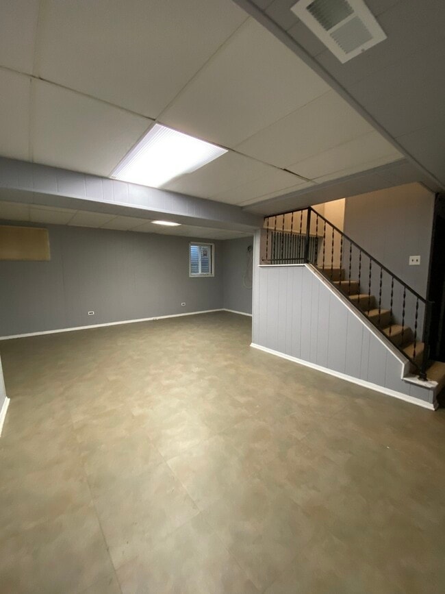Building Photo - 552 Alton Ct
