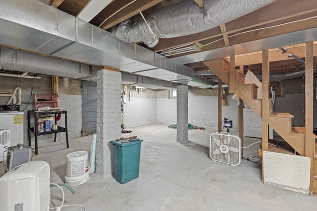 Building Photo - 76 Charlotte Dr
