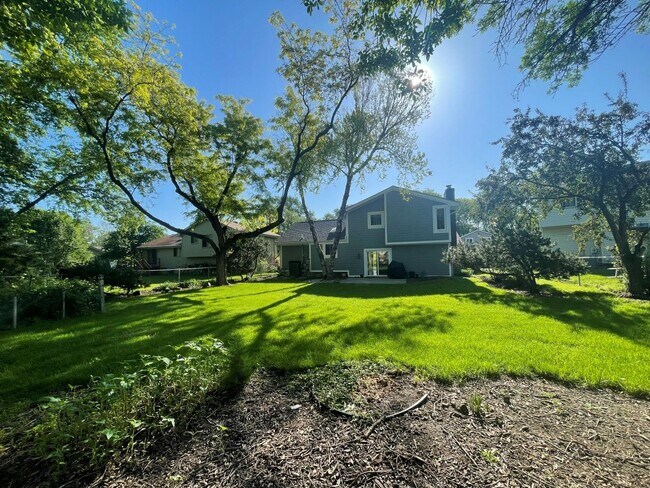 Building Photo - Home For Rent Papillion