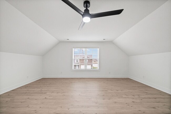 Building Photo - Pet Friendly Three Bedroom with Bonus!