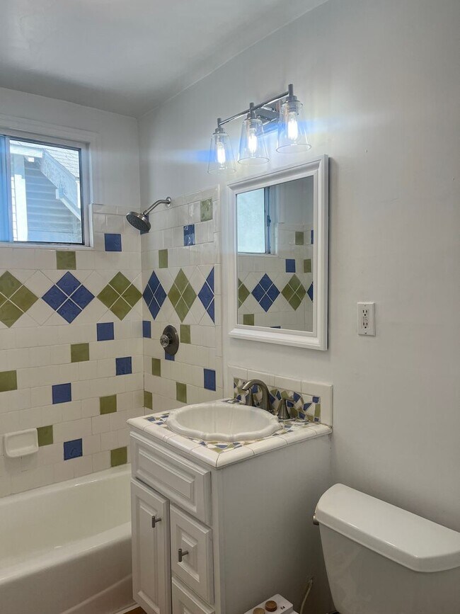 Building Photo - 311 Windward Ave