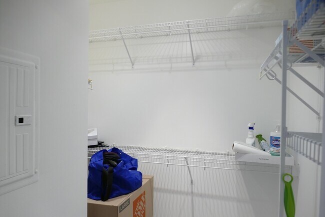 Building Photo - 400 N La Salle Dr