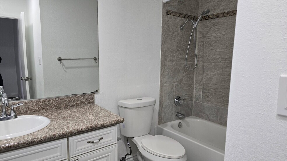 Building Photo - 2255 Cahuilla St