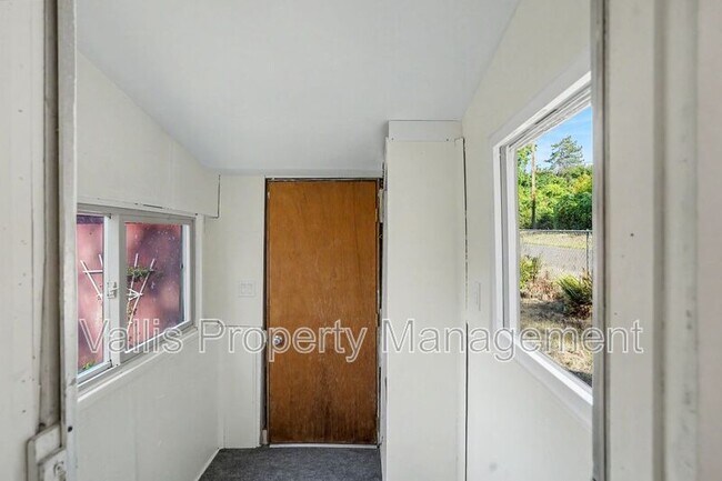 Building Photo - 30645 Fisher St
