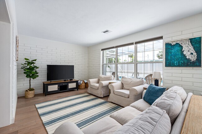 Building Photo - 94 Ivanhoe Dr