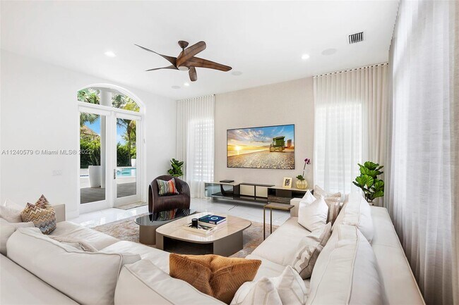 Building Photo - 5801 Melaleuca Rd