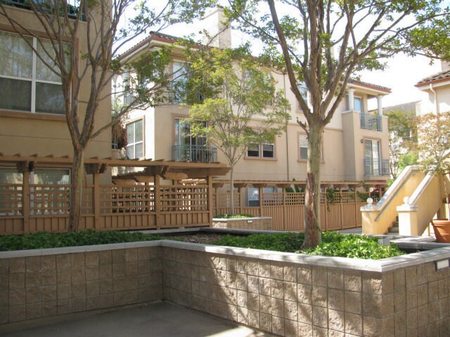 Building Photo - 951 S 12th St