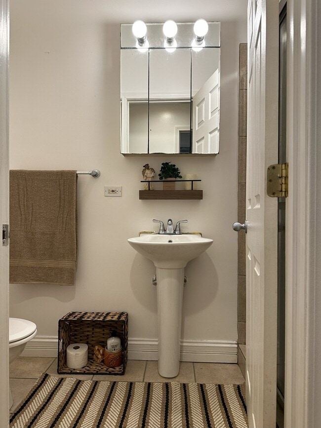 Building Photo - 5837 S Calumet Ave