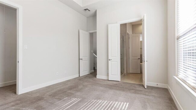 Building Photo - 152 Knightsbridge Park Ln