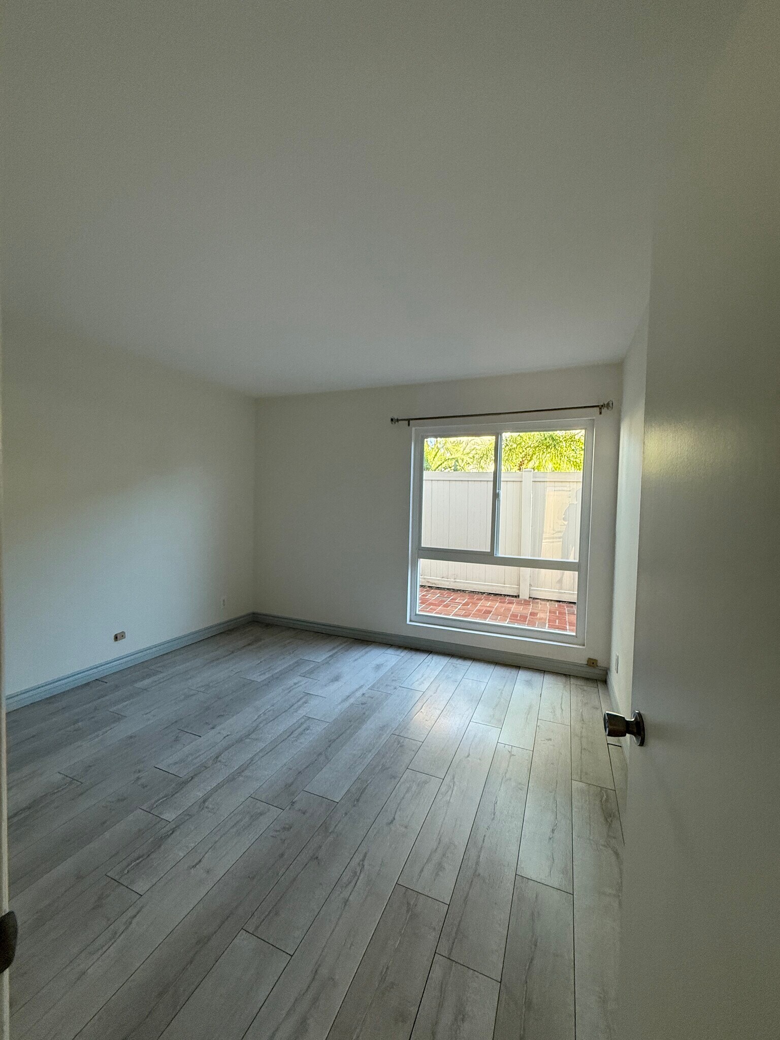 Building Photo - 1214 Rutland Rd