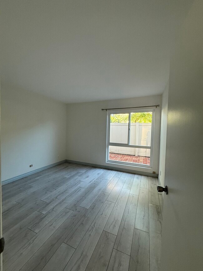 Building Photo - 1214 Rutland Rd