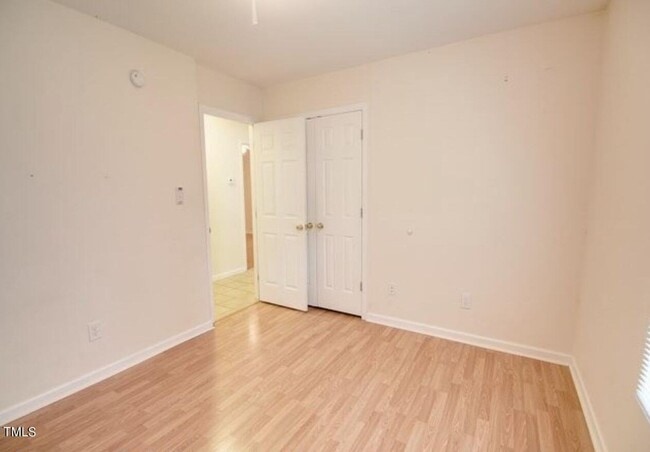 Building Photo - Huge home near in Chapel Hill!