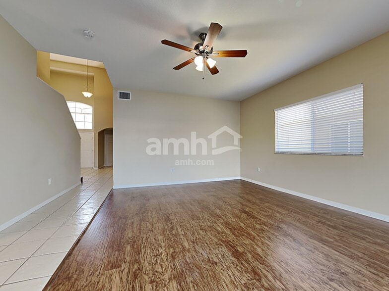 Building Photo - 10910 Lakeside Vista Dr