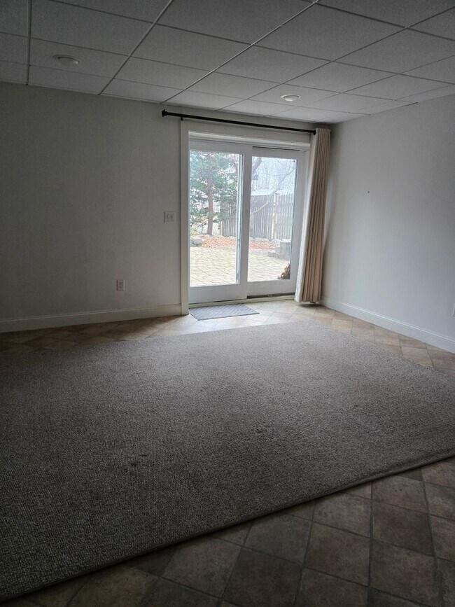 Building Photo - 5 Hillside Ave