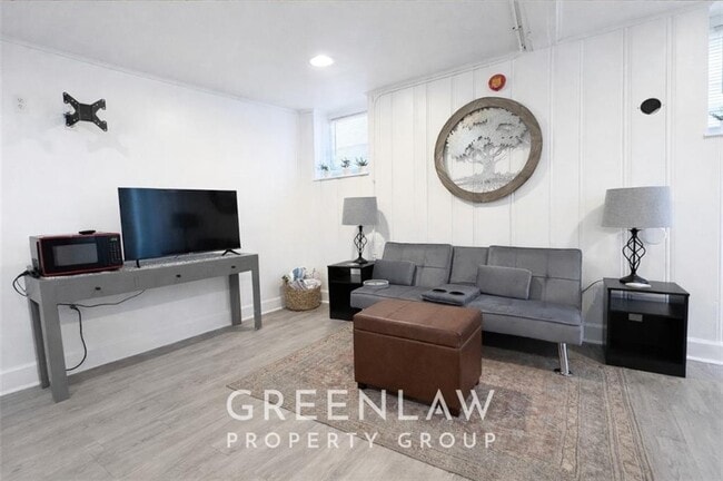 Building Photo - 1944 Lyle Ave